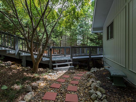 4th image of 157 Greenwood Ct