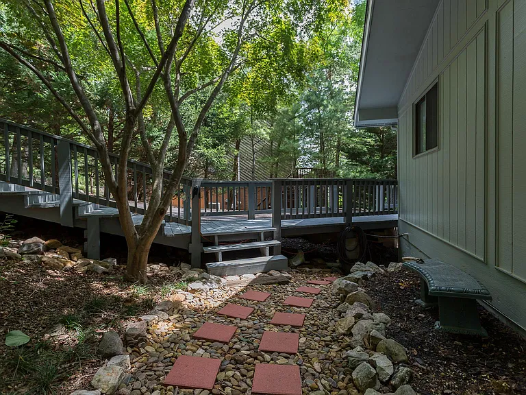 157 Greenwood Ct — Photo 4
