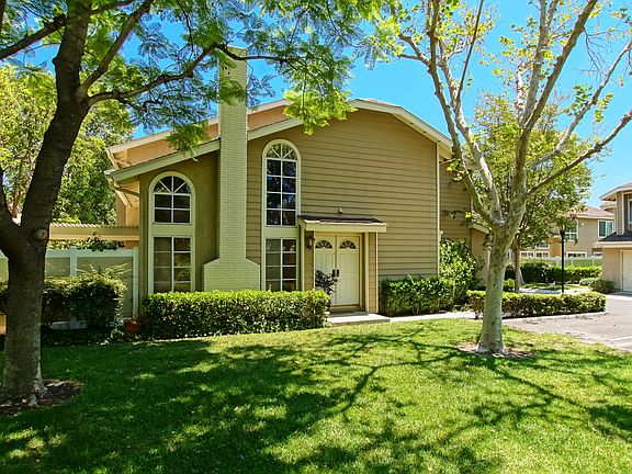 Greenbelt, Shade & Lots of Guest Parking