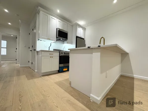 639 Rogers Avenue image 3 of 16