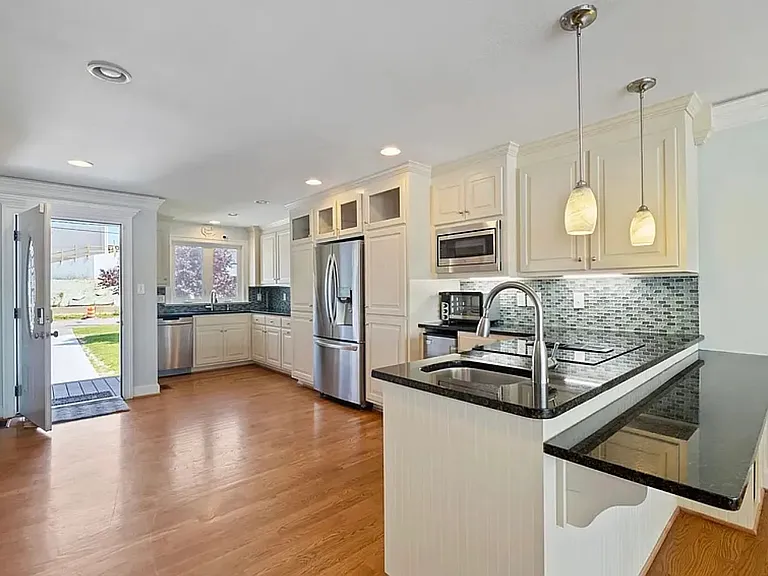 542 River St #2 — Photo 4