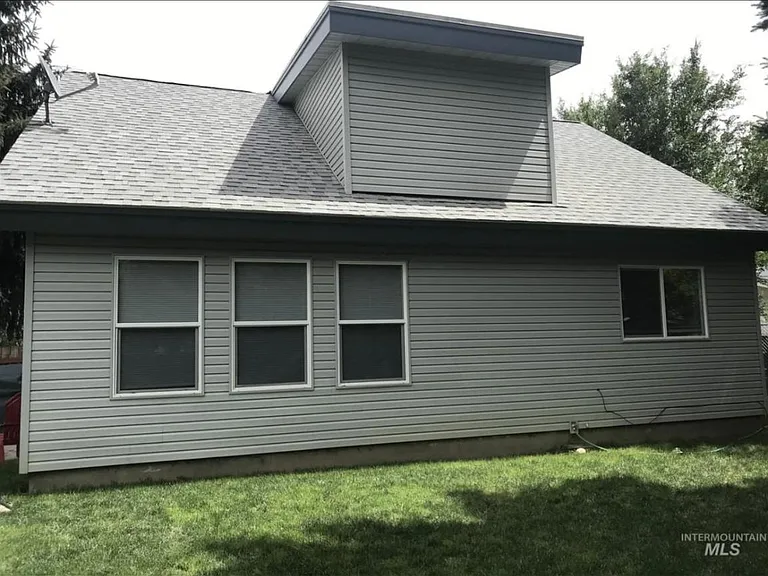 2233 S Euclid Ave — Photo 2