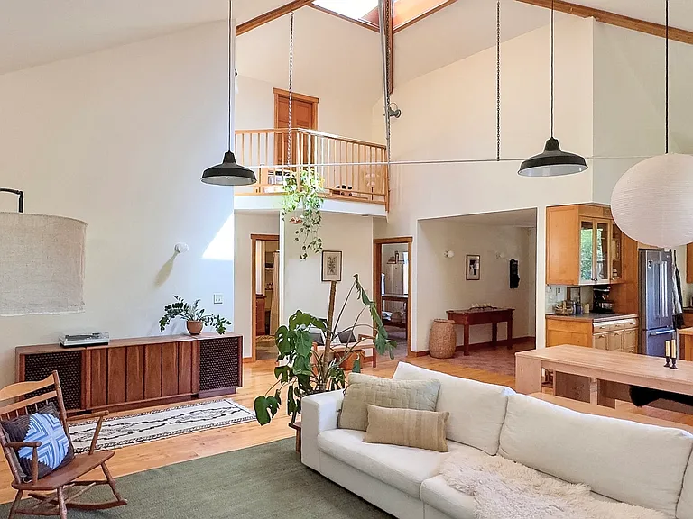 719 Decker Ave — Photo 4