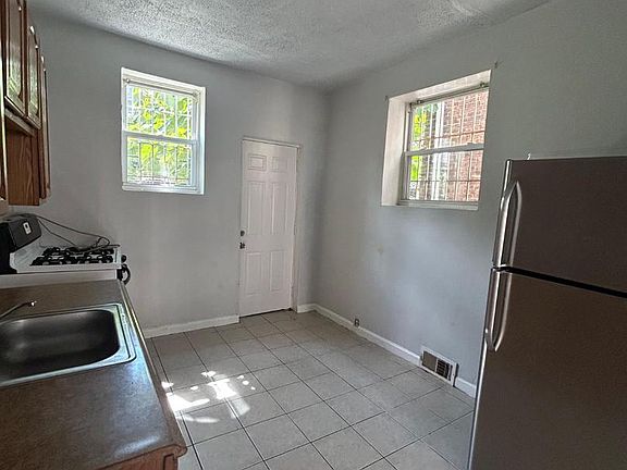 4th image of 244 E Elkhart St