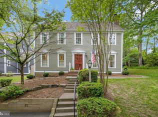2048 Cobblestone Ln, Reston, VA 20191