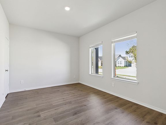 4th image of 13116 Dawson Dr