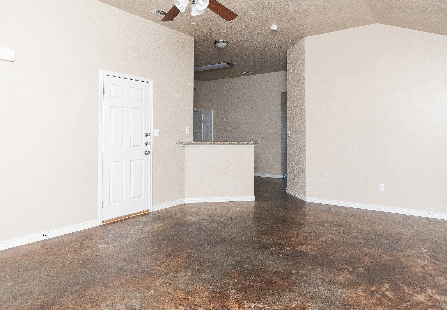 3 bed, 2.0 bath, 1204 sqft, $1,195 — Photo 3