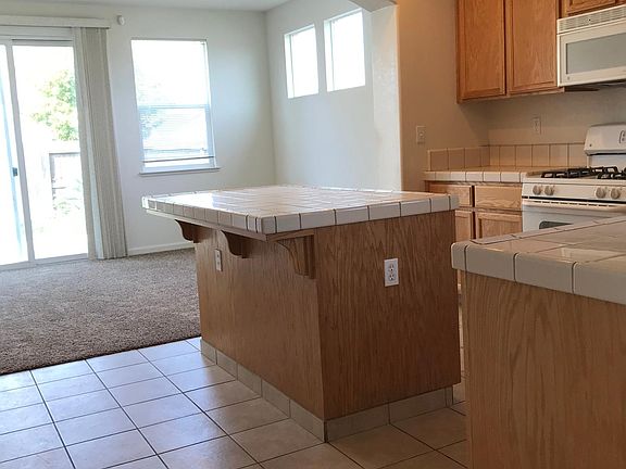 4th image of 4693 Hutchinson Ln