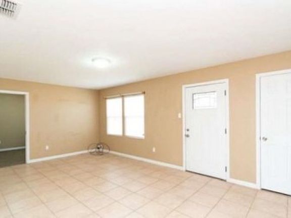 4th image of 506 E 44th St