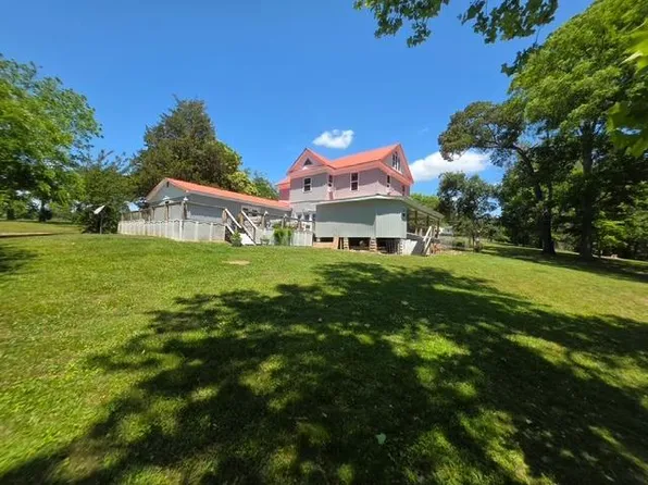 114 Leslie Dr, Harriman, TN 37748