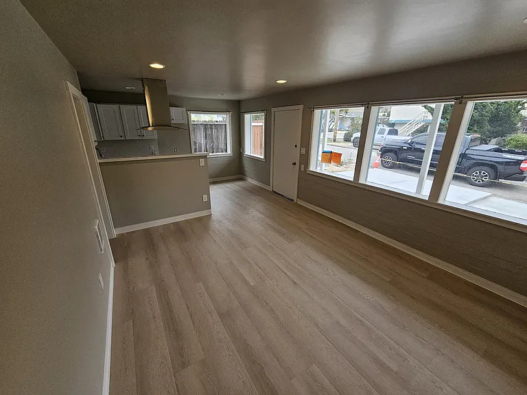 423 Whidbey St — Photo 4
