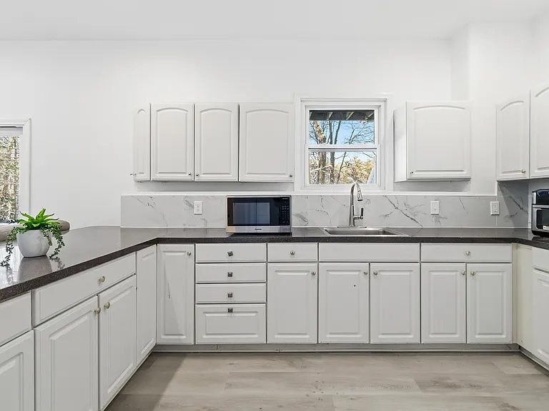 183 Gardner St — Photo 30