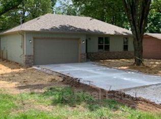 2028 S Lone Pine Ave, Springfield, MO 65804