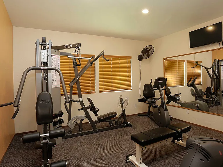Silverado Apartments — Photo 6