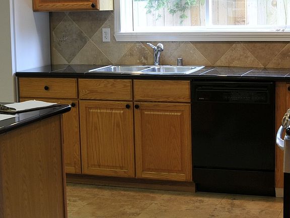 Kitchen (picture 2)
