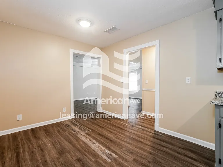 697921_004_dining_room_4.jpg