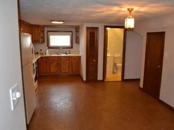 (undisclosed Address), Lowell, MA 01854
