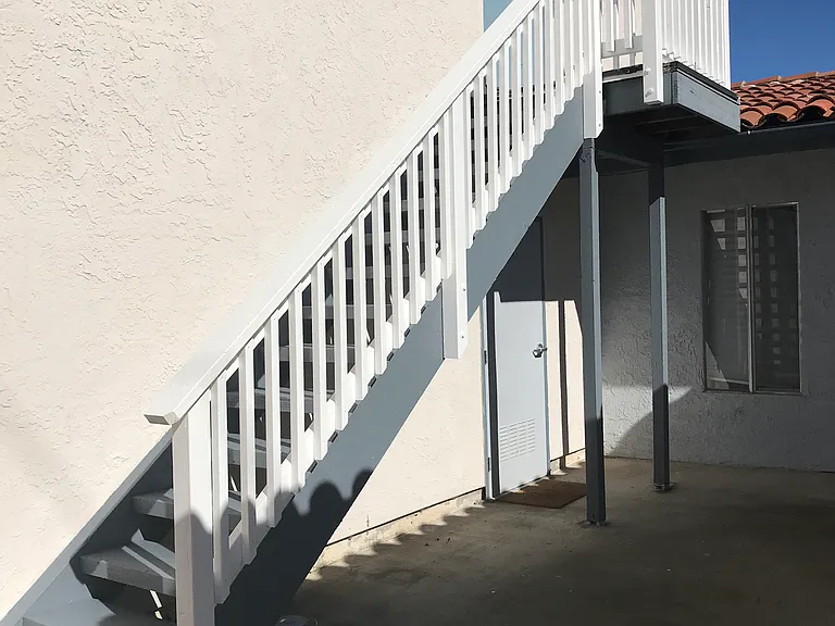 Private Upstairs Studio Apartment _ Separate Kitchen, bathroom & Balcony