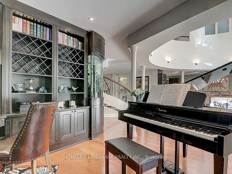 35 Gardiner Rd E — Photo 12
