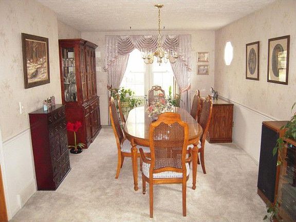 3rd image of 30324 Manhasset Dr