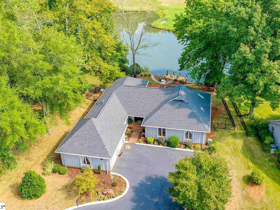 1st image of 132 Pebble Creek Dr