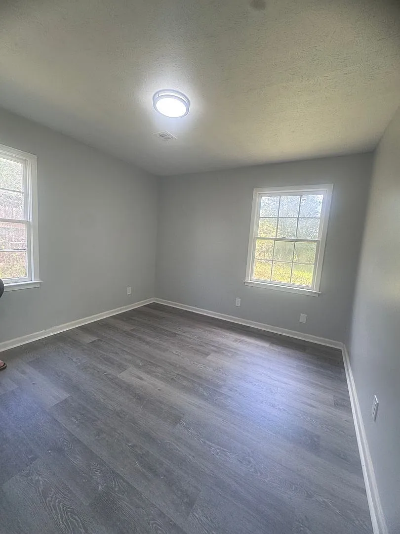 Newly Renovated Virginia Loop Road Home — Photo 2