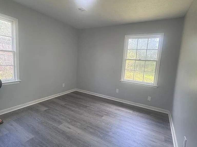 4611 Virginia Loop Rd — Photo 2