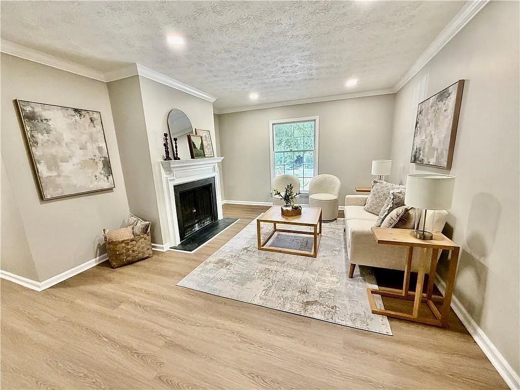 3 bed, 2.0 bath, 1216 sqft, $2,500 — Photo 2