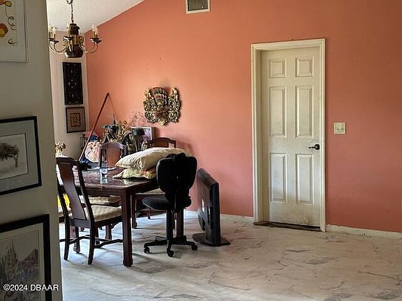 3rd image of 779 E Victoria Cir