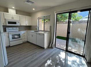 955 E Parocela Pl, Palm Springs, CA 92264