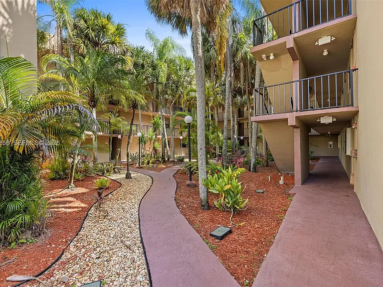 10835 SW 112th Ave #305 — Photo 3
