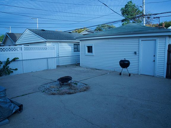 3rd image of 5201 N Ludlam Ave
