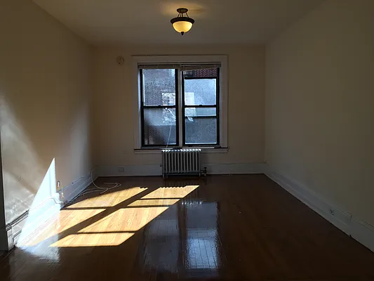 Rented by Eleni Moustakis LREB | media 27