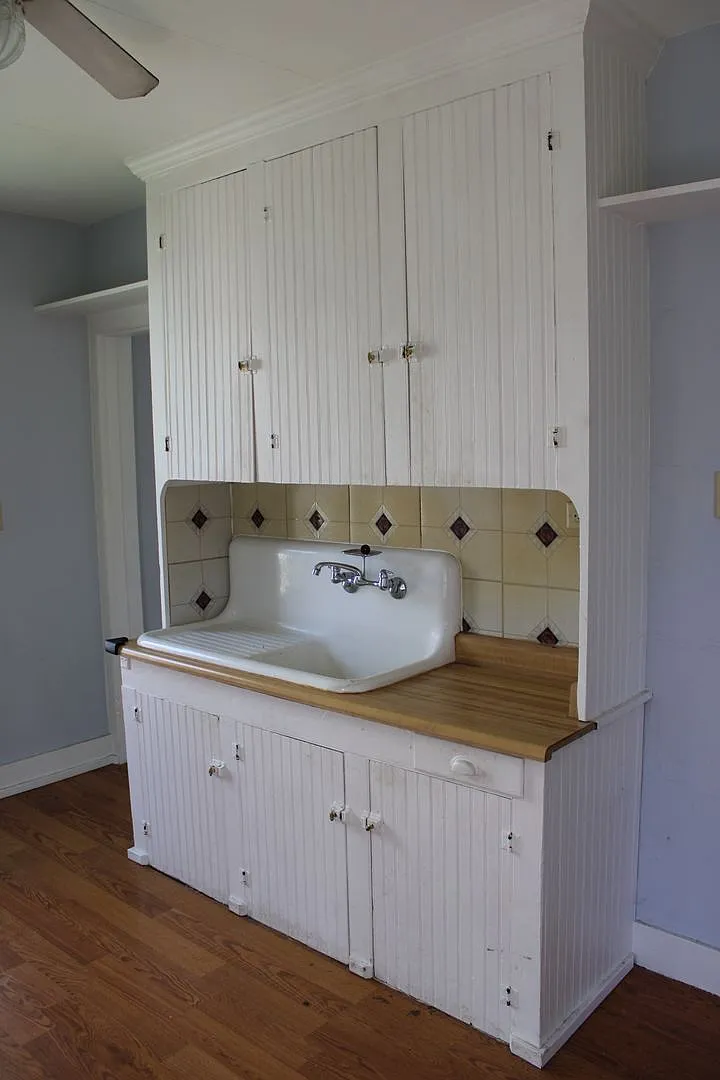 2 Bedroom Duplex with Ample Storage — Photo 3