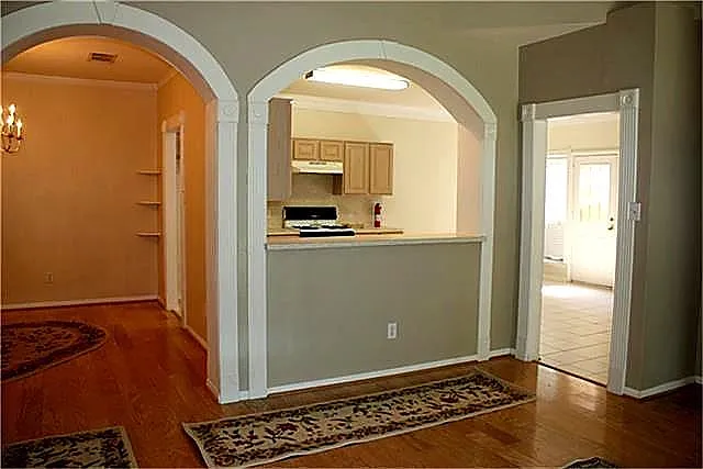 3 bed, 2.5 bath, 2410 sqft, $1,800 — Photo 4