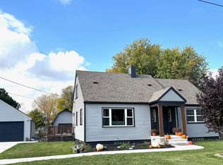 1069 Heavenridge Rd, Essexville, MI