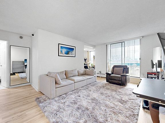 4th image of 4645 Jane St #428
