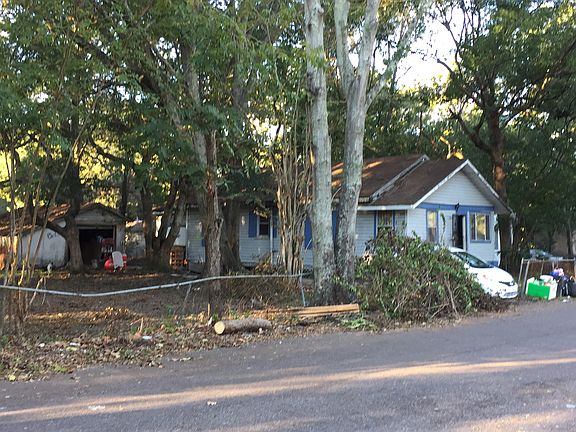 2nd image of 3328 Dillon St