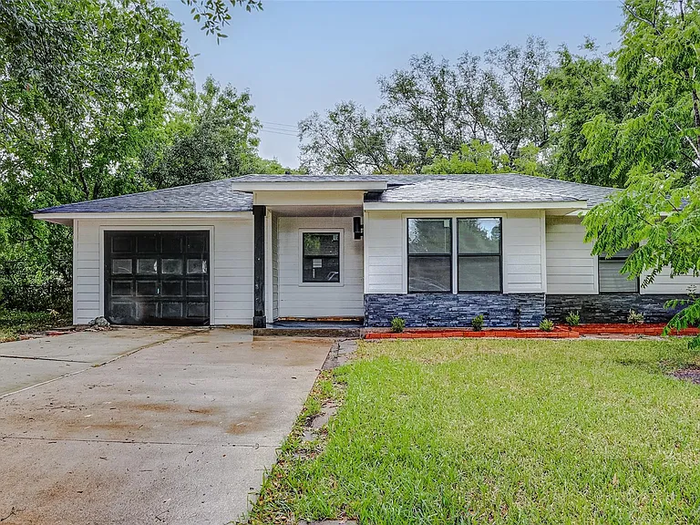 5914 Carew St — Photo 3