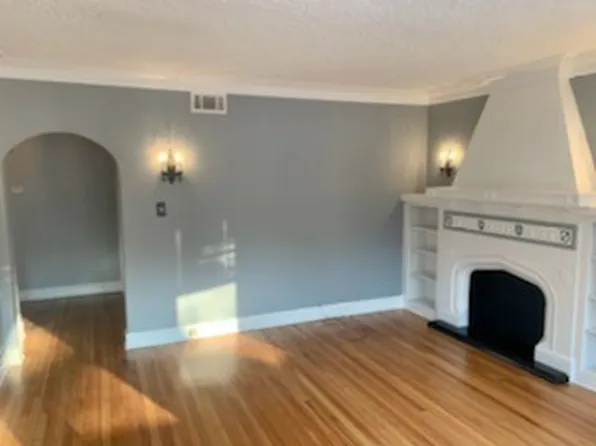 (undisclosed Address), Chicago, IL 60617