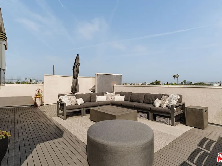 6072 Pickford St — Photo 38