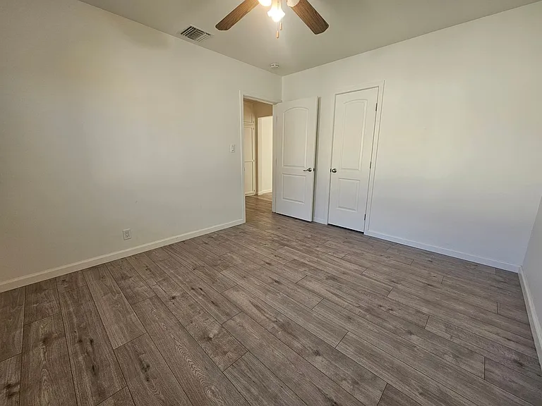 3023-3025 Community Ave — Photo 14