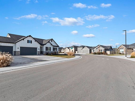 4th image of 18293 N Begonia Way