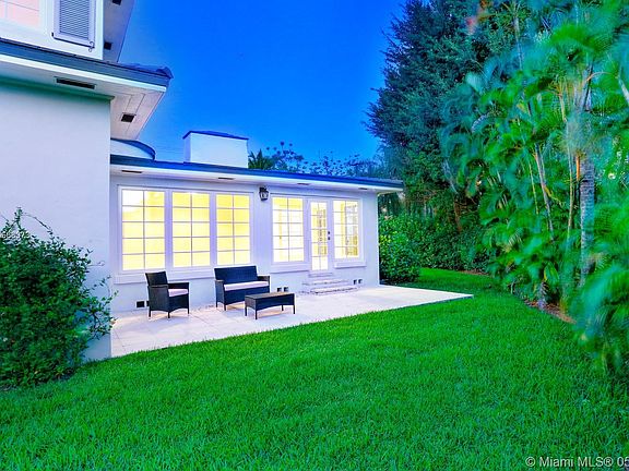3rd image of 2320 Segovia Cir