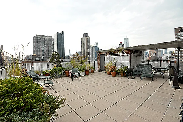 Sold by Level Group | media 9