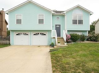 3216 SW 8th St, Blue Springs, MO 64015
