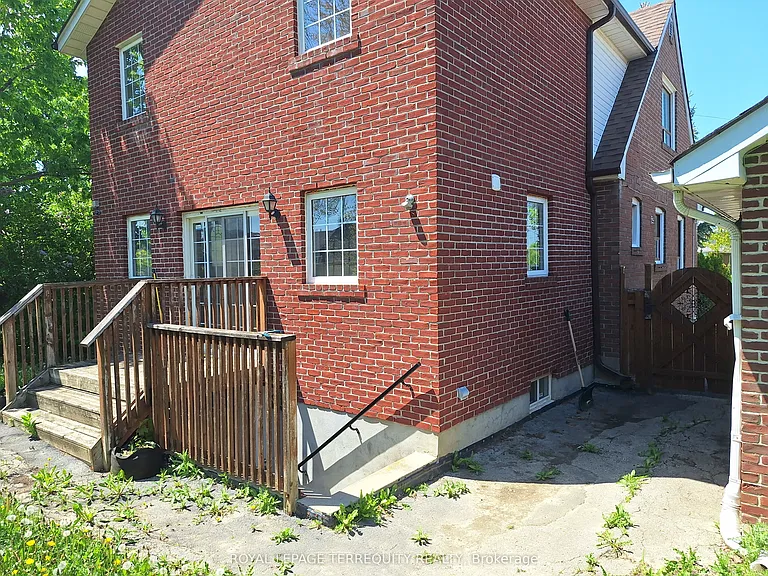 17 Compton Cres — Photo 17
