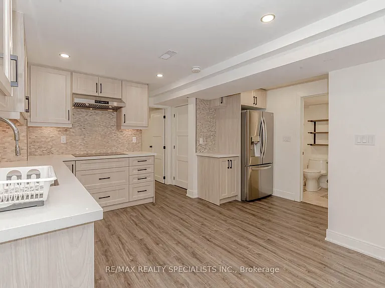 2535 Raglan Ct #LOWER — Photo 23
