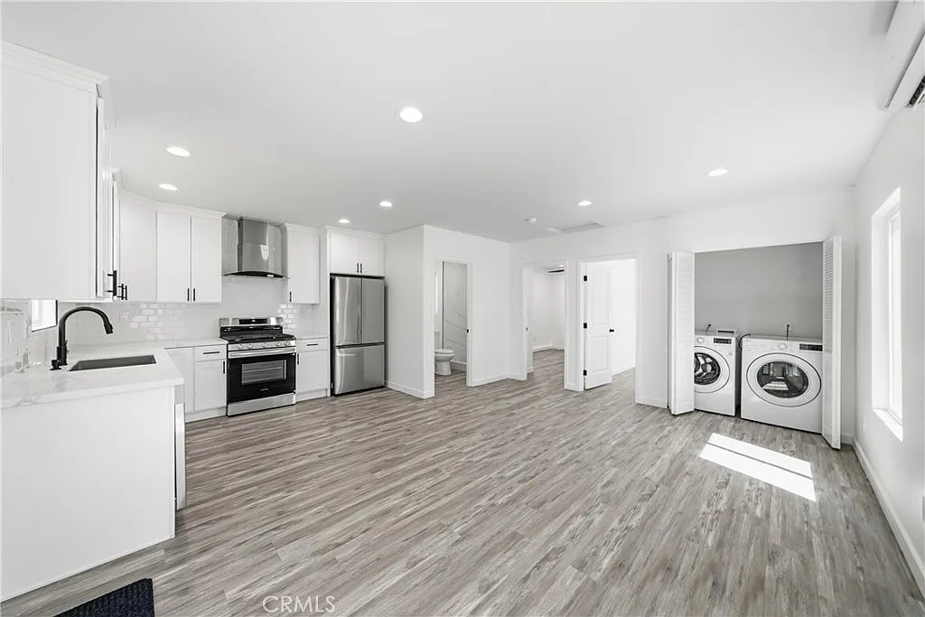 2 bed, 632 sqft, $2,700 — Photo 3