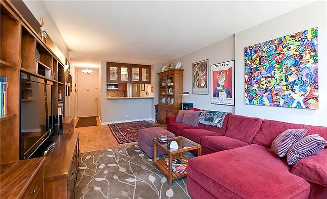 Sold by Fischer Group Realty, LLC | media 33